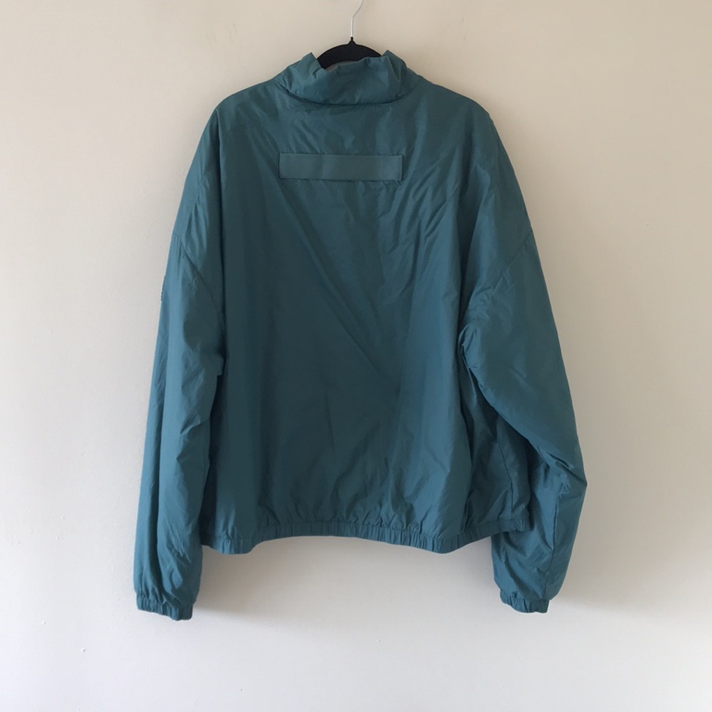 Alo Latitude Light Weight 1/2 Zip Pullover Jacket, Winter Ivy - Picture 8 of 16